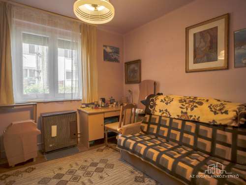 Szekszárd, Székely Bertalan utca, földszinti 56 m2-es lakás