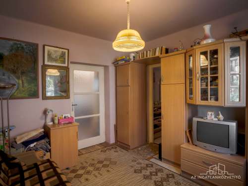 Szekszárd, Székely Bertalan utca, földszinti 56 m2-es lakás