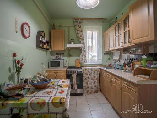 Szekszárd, Székely Bertalan utca, földszinti 56 m2-es lakás