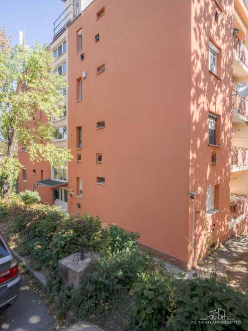 Szekszárd, Székely Bertalan utca, földszinti 56 m2-es lakás