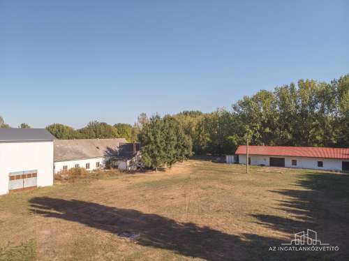 Fadd, György-major 12266 m2 telephely műhellyel, tárolóval kiaknázható lehetőségekkel